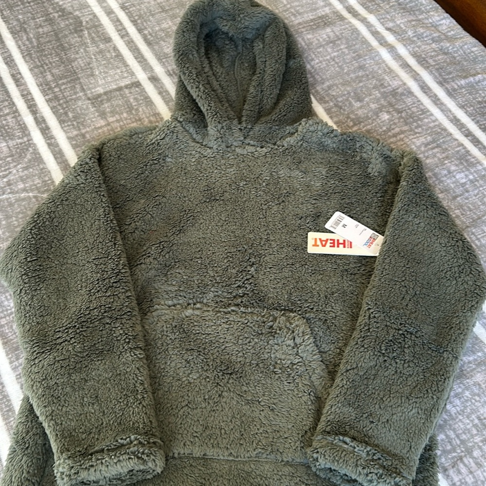 Cozy sherpa hoodie, green and new with tag by 32 degrees